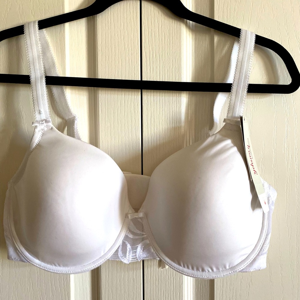 NWT White Triumph Bra. Size 38 D.